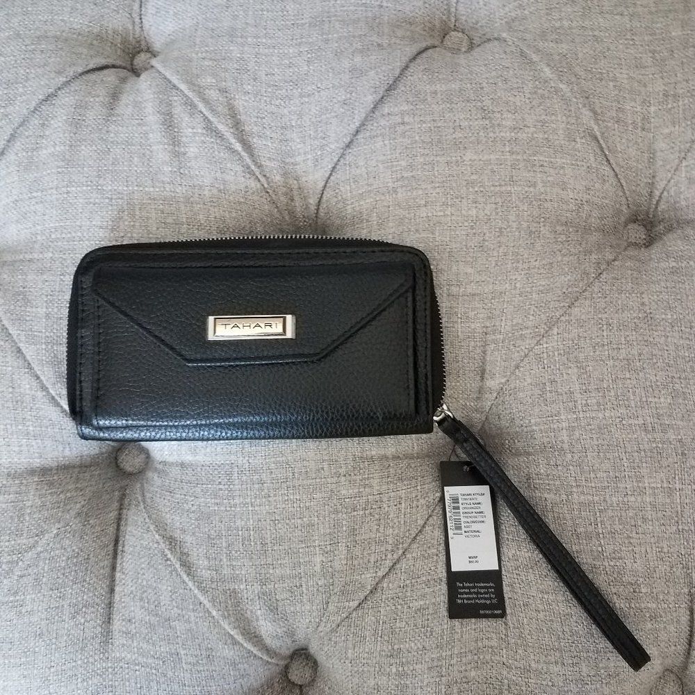 NWT TAHARI wristlet